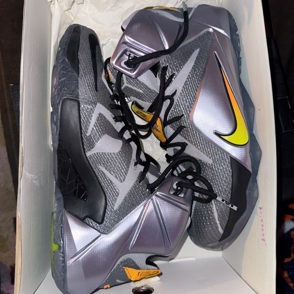 Nike Lebron 12 Flight 684593-080